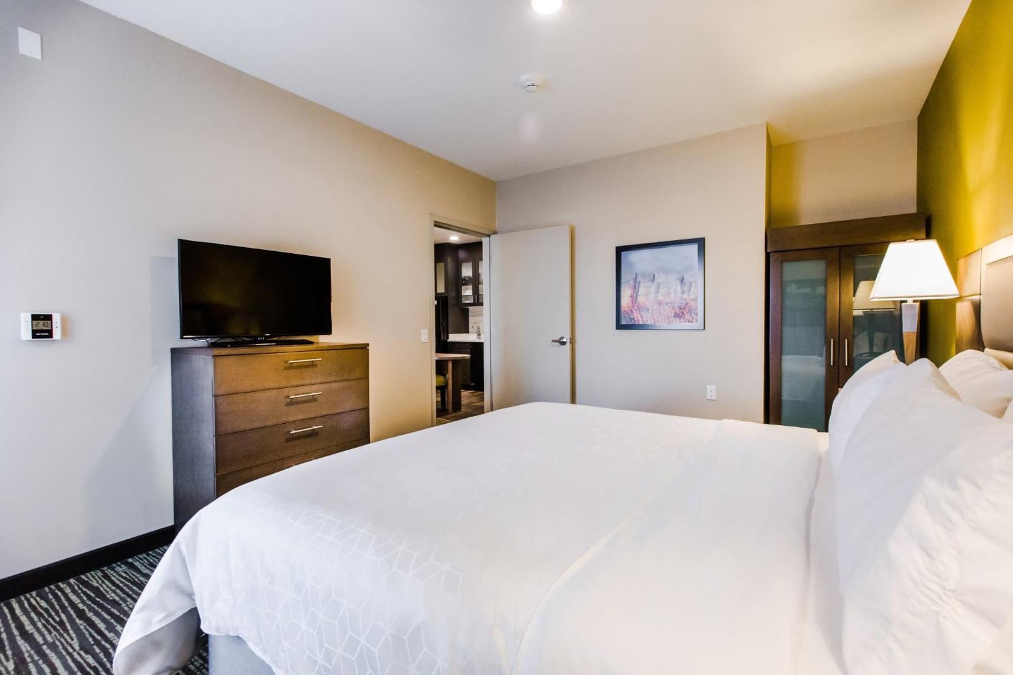 Candlewood Suites West Edmonton - Mall Area By Ihg Exterior photo